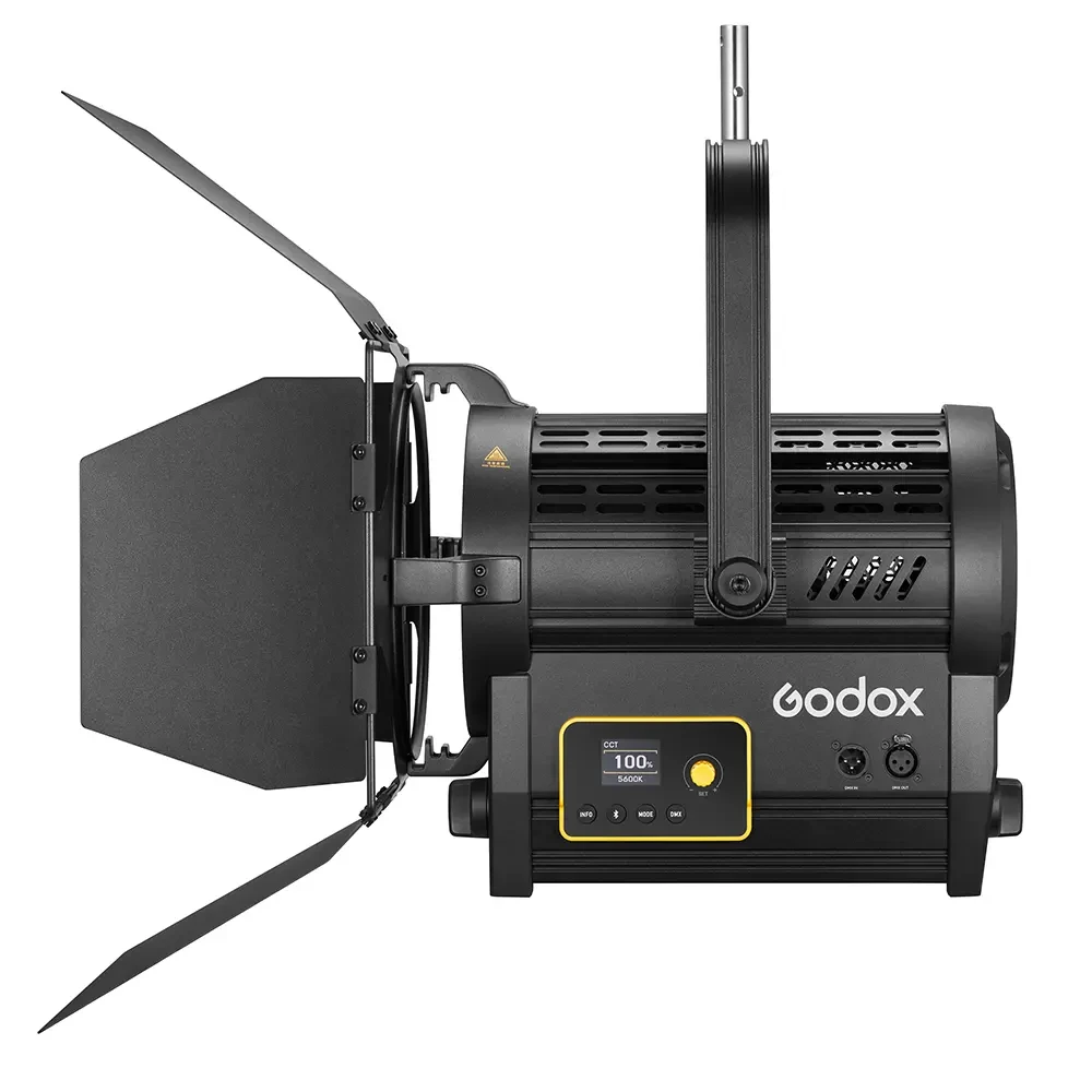 Осветитель светодиодный Godox F7-120D K2 с линзой Френеля фото-4