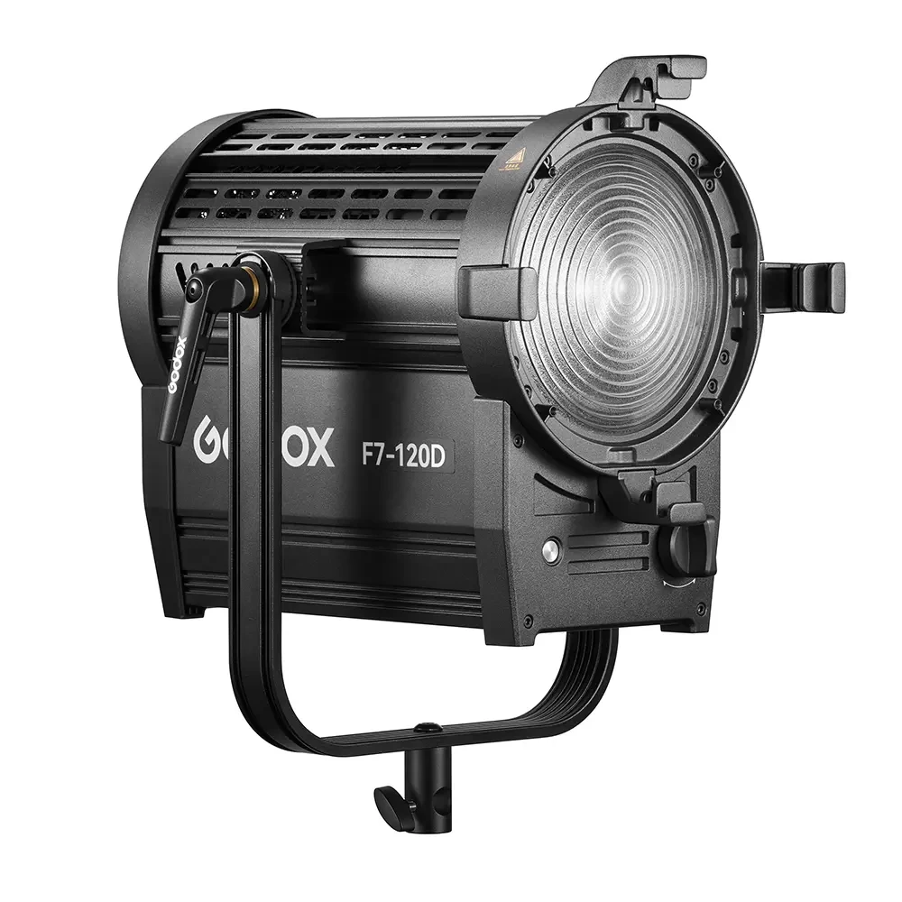 Осветитель светодиодный Godox F7-120D K2 с линзой Френеля фото-6