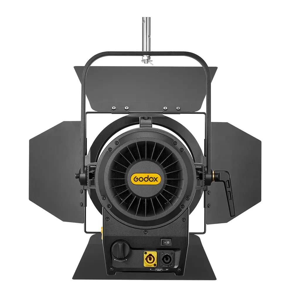 Осветитель светодиодный Godox F7-120Bi K2 с линзой Френеля фото-8