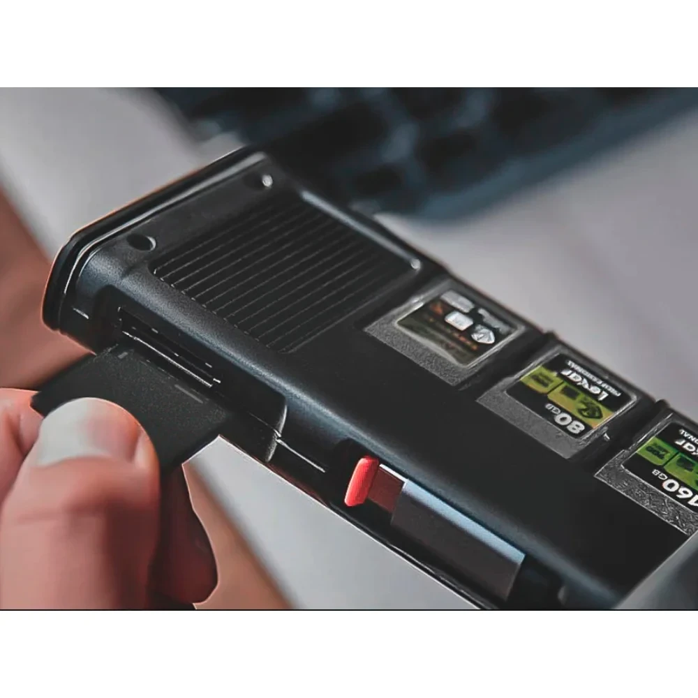 Карт-ридер и чехол PGYTECH CFexpress CreateMate, для CFE-B / SD, зеленый фото-3 Карт-ридер и чехол PGYTECH CFexpress CreateMate, для CFE-B / SD, зеленый фото-3