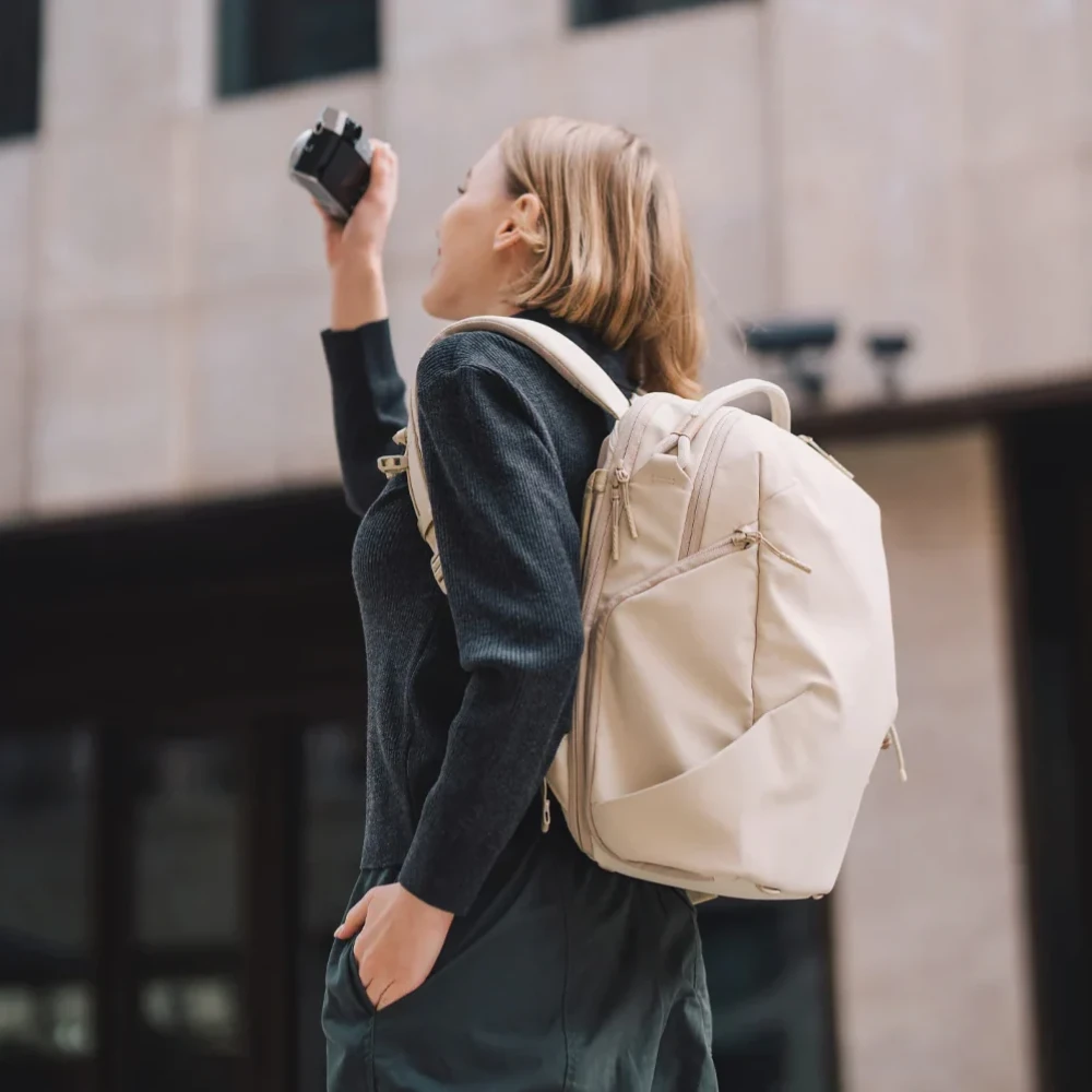 Рюкзак PGYTECH OneGo Lite Backpack 16L, цвет: Cream фото-4 Рюкзак PGYTECH OneGo Lite Backpack 16L, цвет: Cream фото-4